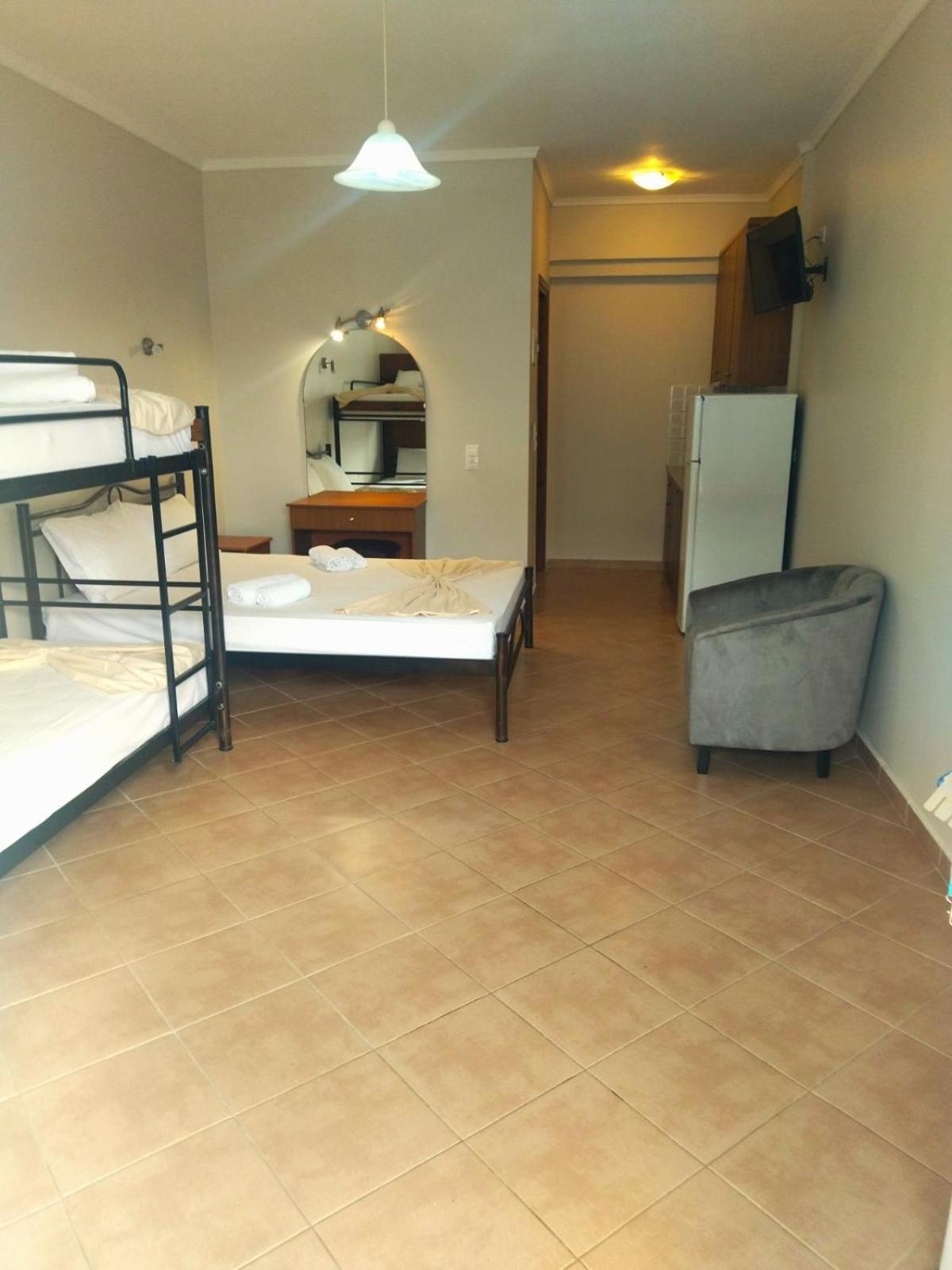 Vrasná Athanasia Inn מראה חיצוני תמונה